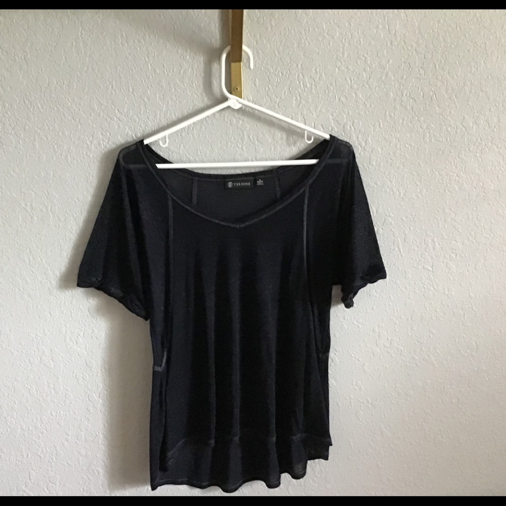 Versona black v-neck tee